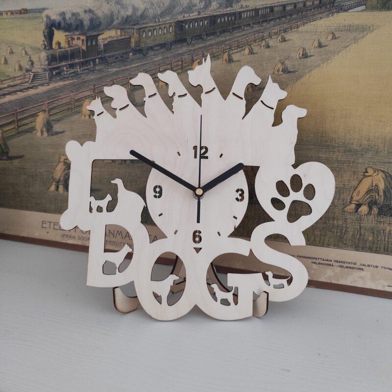 Koirat-seinäkello